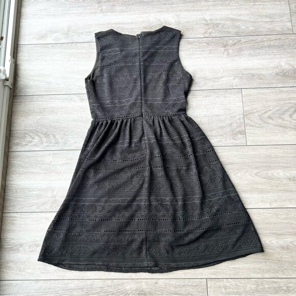 Molly Bracken Ruffles Sleeveless Lace Dress - Picture 11 of 13